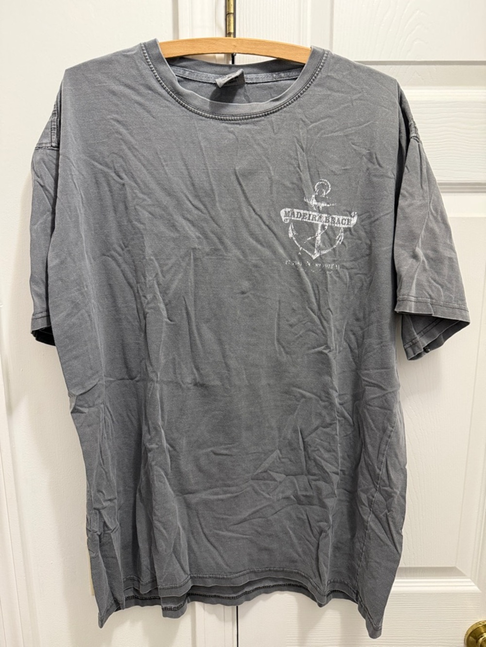 Madeira Beach Distressed XL Graphic Short-Sleeve Tee - Gray
